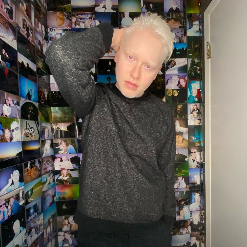 Men's lightweight dark grey sweater